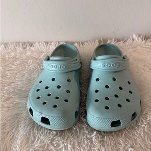 Crocs Women Classic Clog in Light Aqua Size 10
